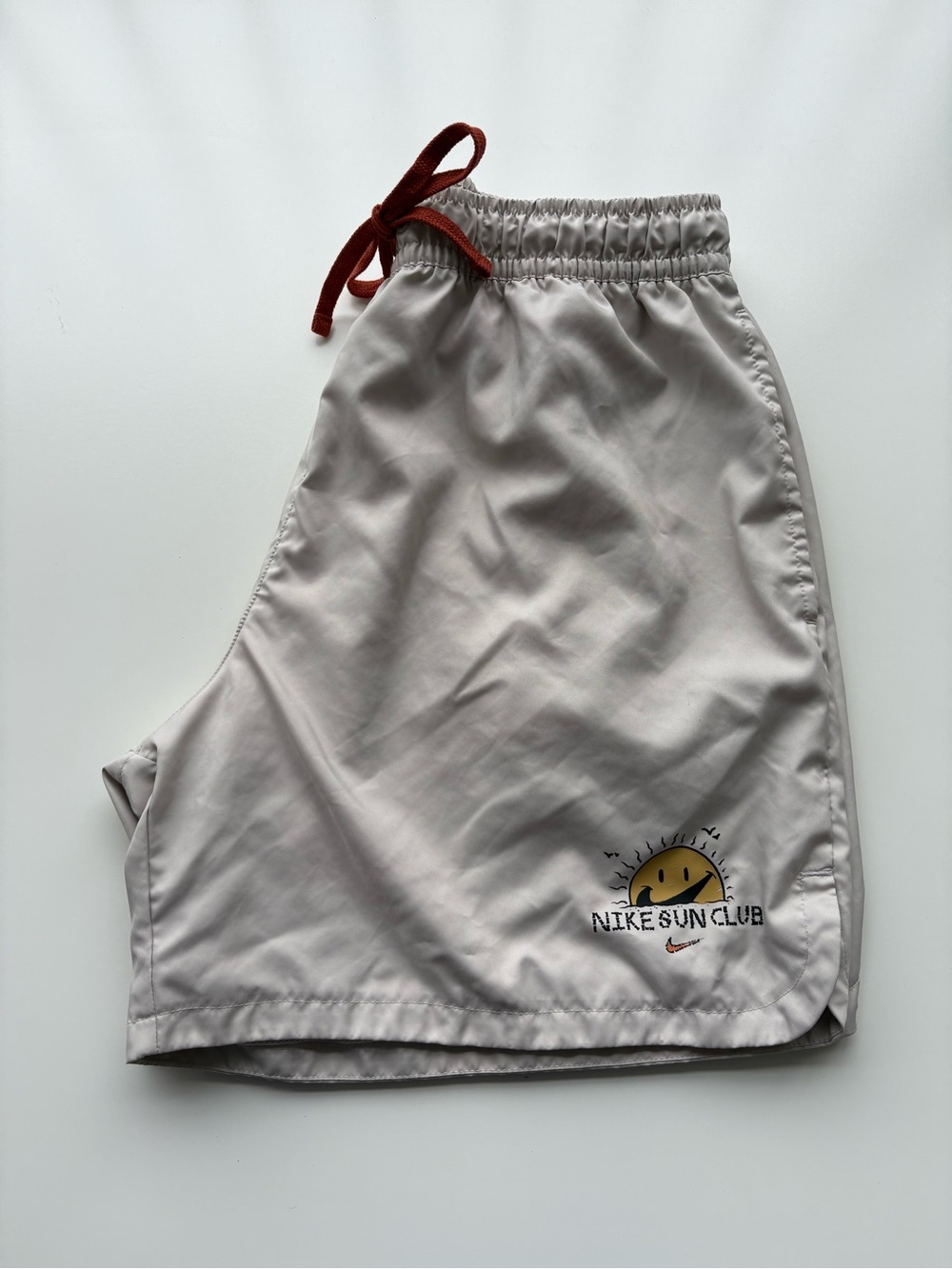 Nike sun club Men’s beige swim trunks. Sz Large. Drawstring and lined